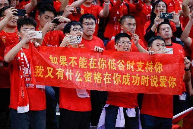小汪宝七个月了，尽情玩耍和休息，马筱梅在家炖汤陪伴